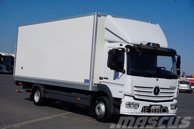 Mercedes-Benz ATEGO / 1221 / ACC / EURO 6 / KONTENER + WINDA Camiões de caixa fechada