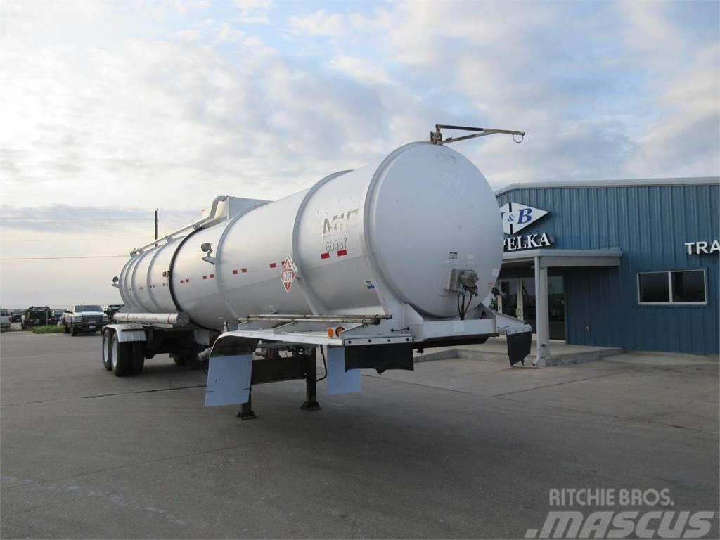 Polar 8400 GALLON CRUDE TANKER AIR RIDE WITH PUMP 200 BB Tanker trailers