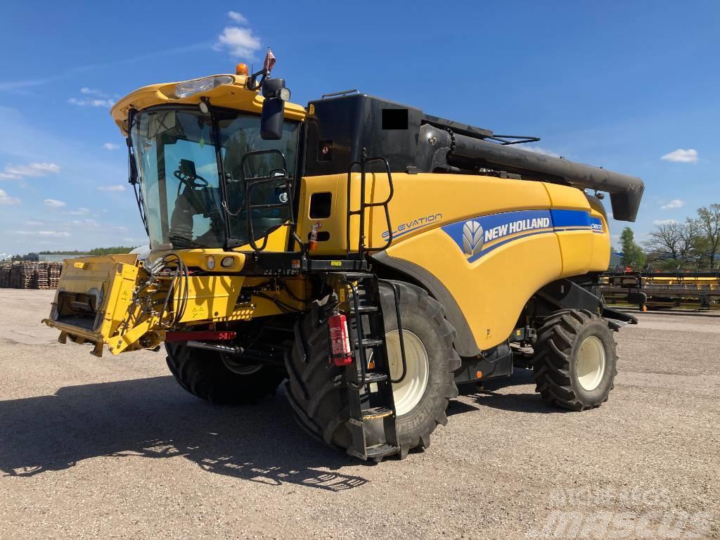 New Holland CX 8070 Combine harvesters