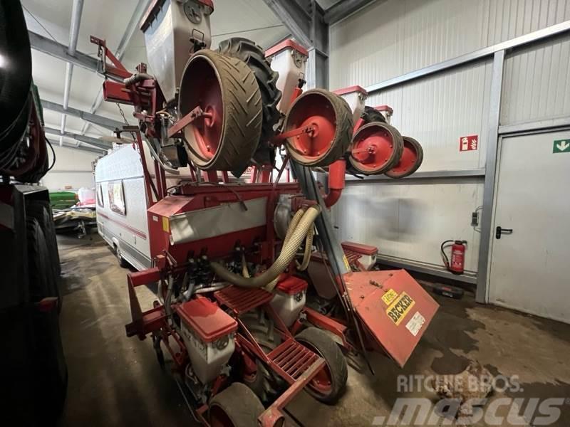 Becker Aeromat 8S Precision sowing machines