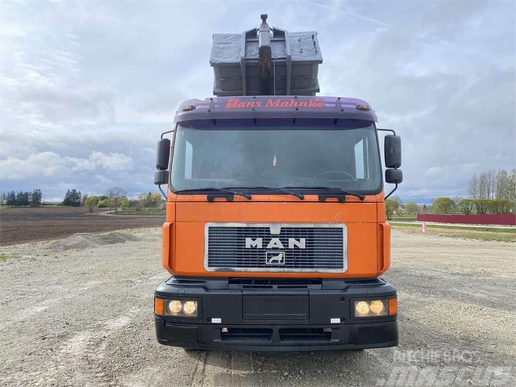 MAN 26.403 , 28 m3 metal container Hook lift trucks