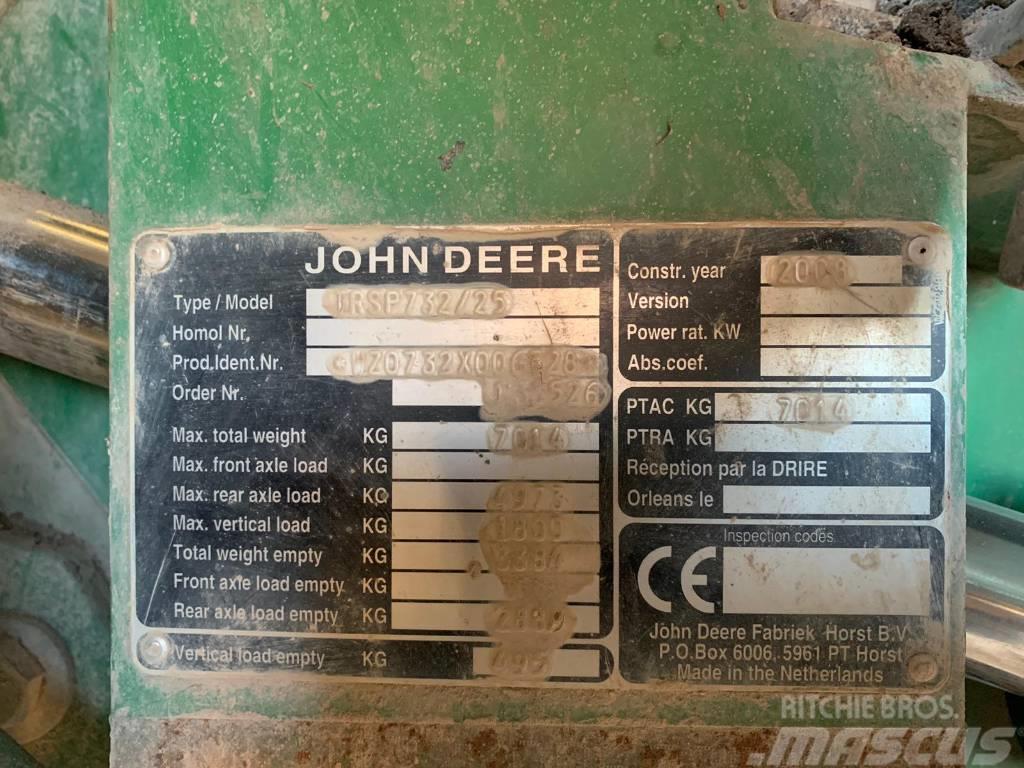 John Deere 732 Trailed sprayers