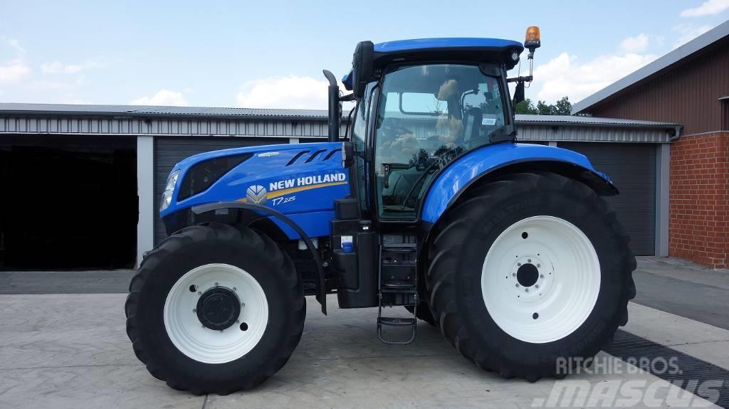 New Holland T7.225 AC mit Rangepoint RTX Tractors