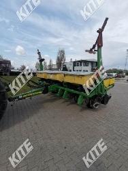 John Deere 1750