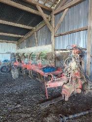 Kuhn VM 180