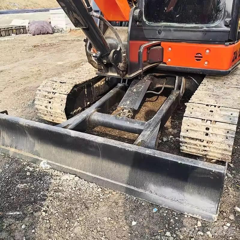 Hitachi ZX 55 Mini Escavadoras <7t