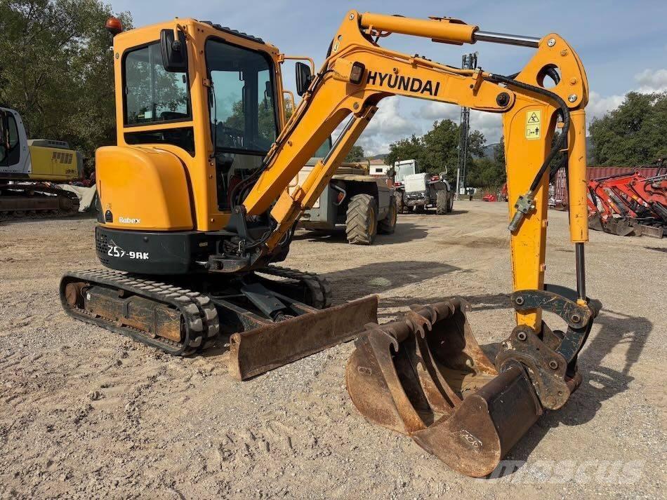 Hyundai R25Z-9 AK Mini Escavadoras <7t