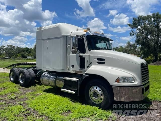 Mack CXU613 Pinnacle Tractores (camiões)