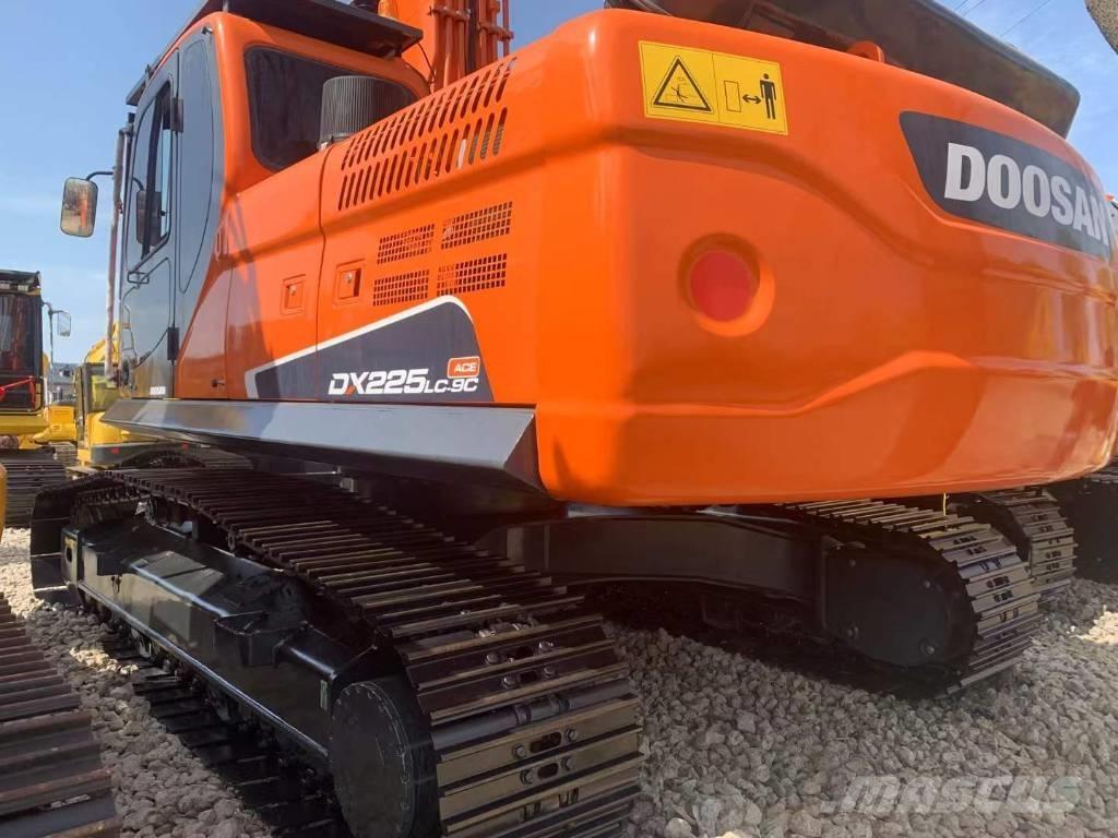 Doosan DX 225 Escavadoras de rastos
