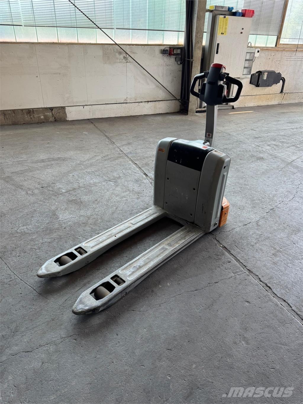 Still ECH 15 Empilhador para operador externo