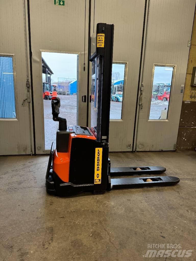 BT truck SWE 120 Empilhador para operador externo