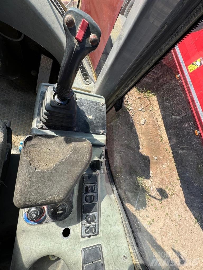 Hitachi LX 210 E Pás carregadoras de rodas