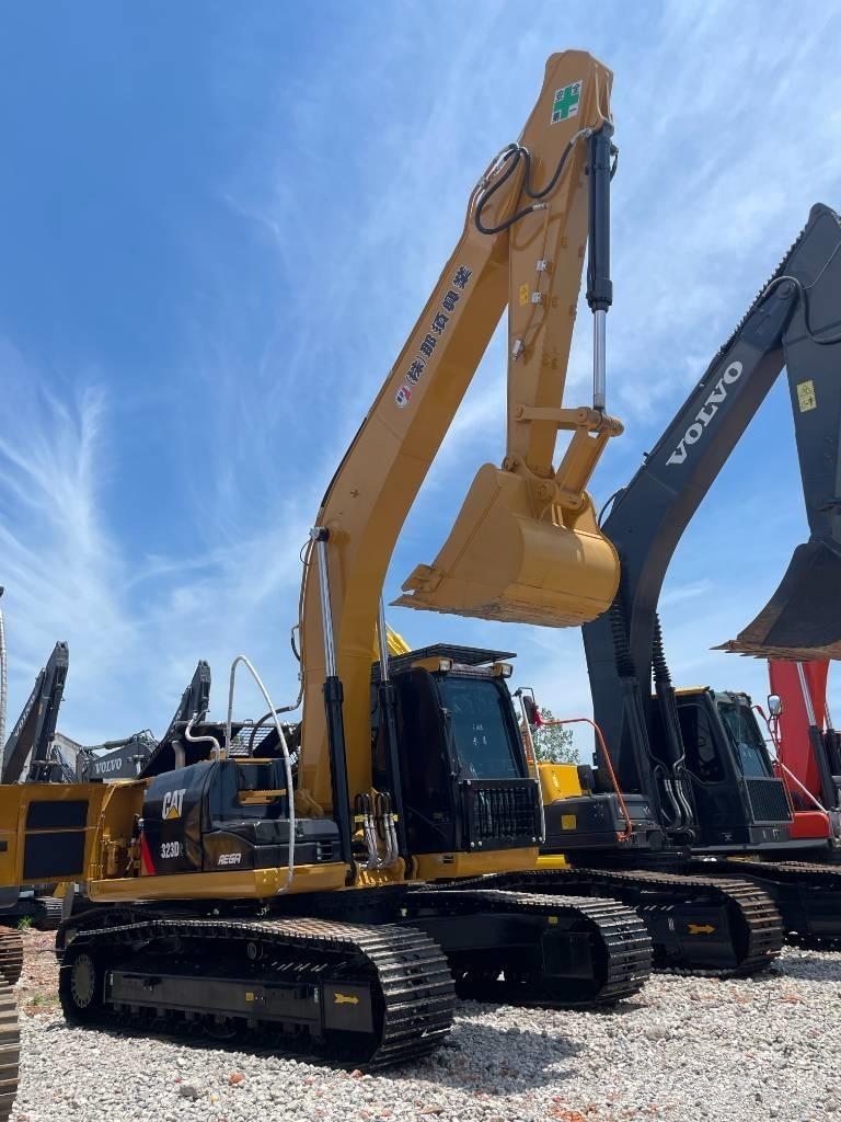 CAT 323 Escavadoras de rastos