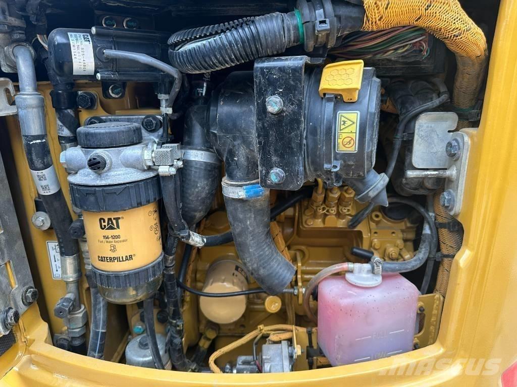 CAT 302 Mini Escavadoras <7t