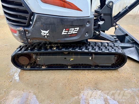 Bobcat E32 Mini Escavadoras <7t