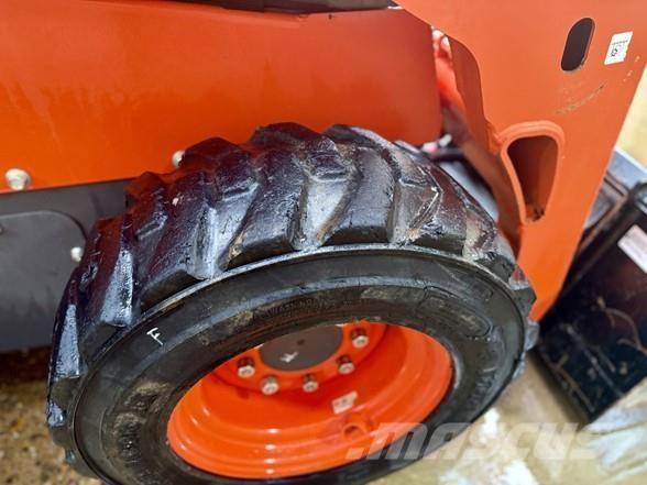 Kubota SSV65 Carregadoras de direcção deslizante