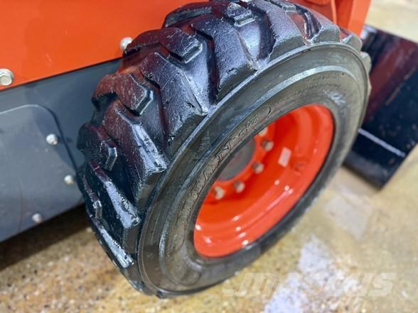 Kubota SSV65 Carregadoras de direcção deslizante