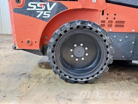 Kubota SSV75 Carregadoras de direcção deslizante