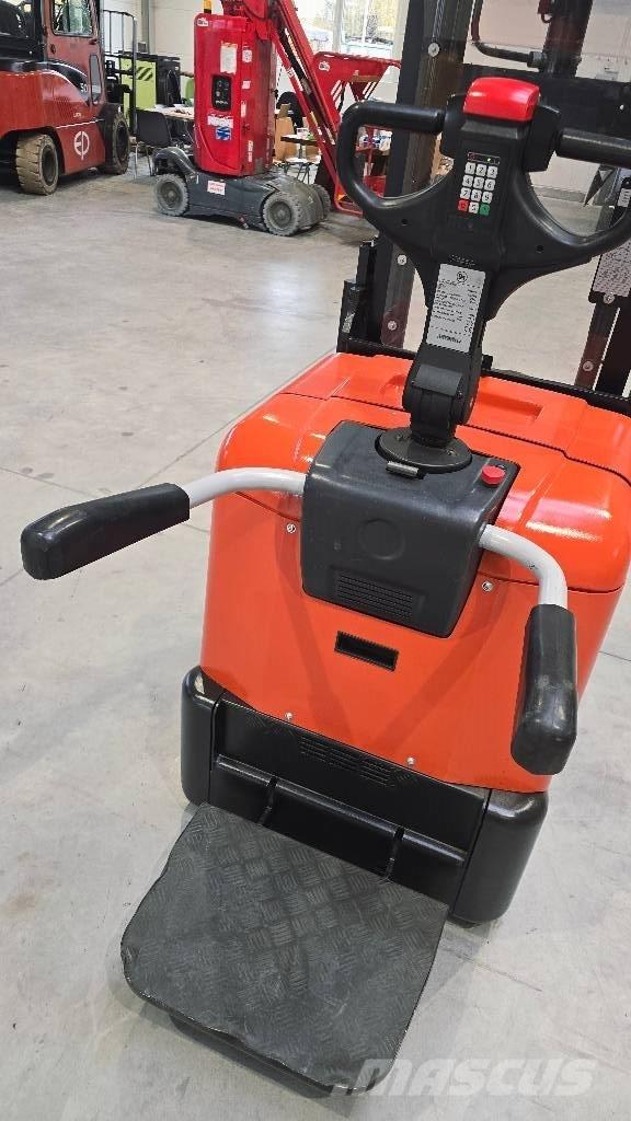 BT SPE 200 D Empilhador para operador externo