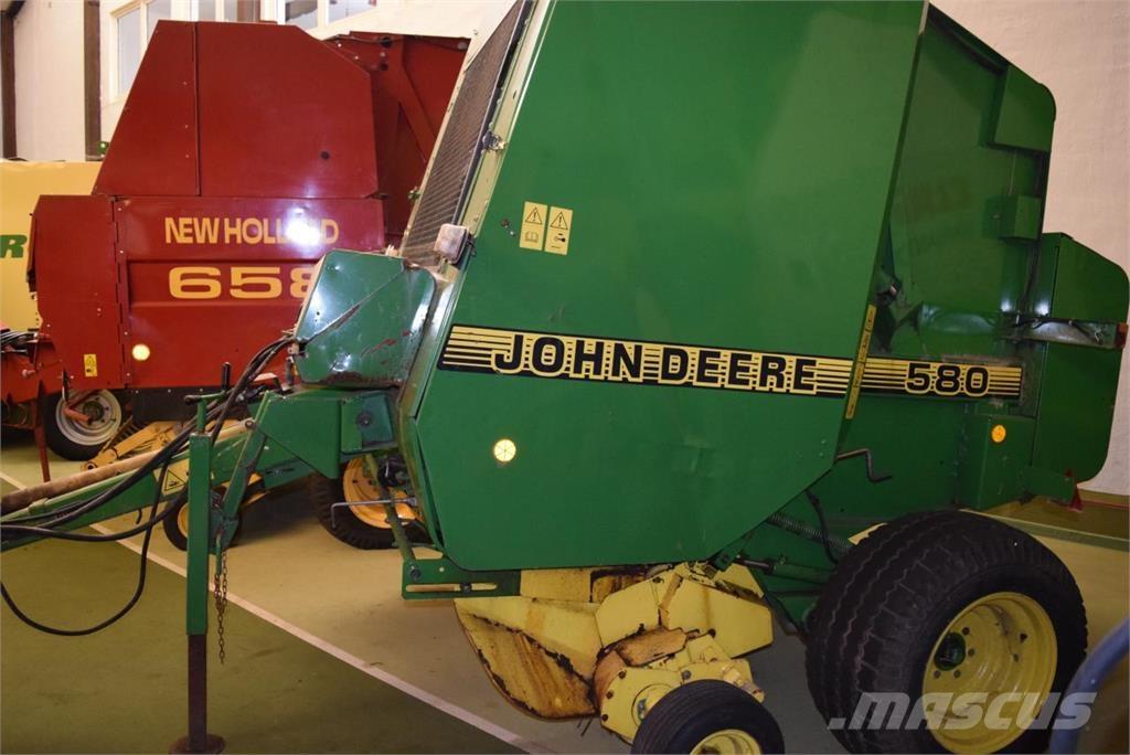 John Deere 580 Enfardadeira de rolos