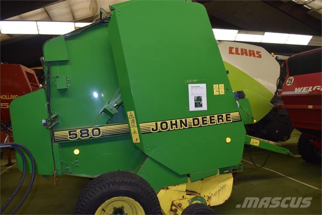 John Deere 580 Enfardadeira de rolos