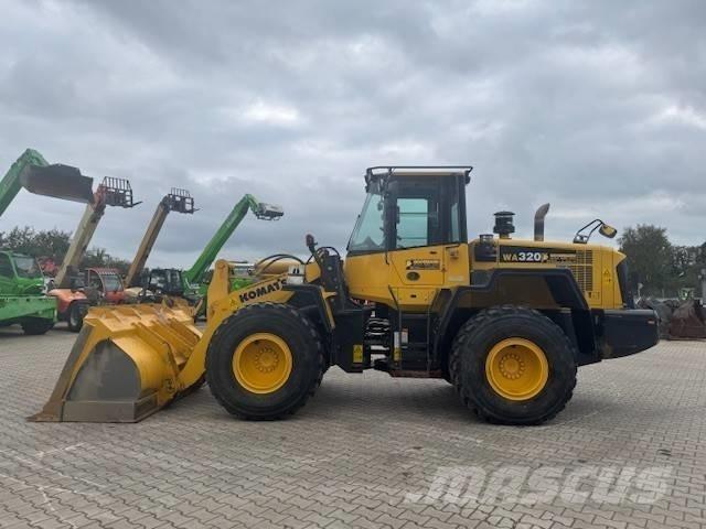 Komatsu WA 320 Pás carregadoras de rodas
