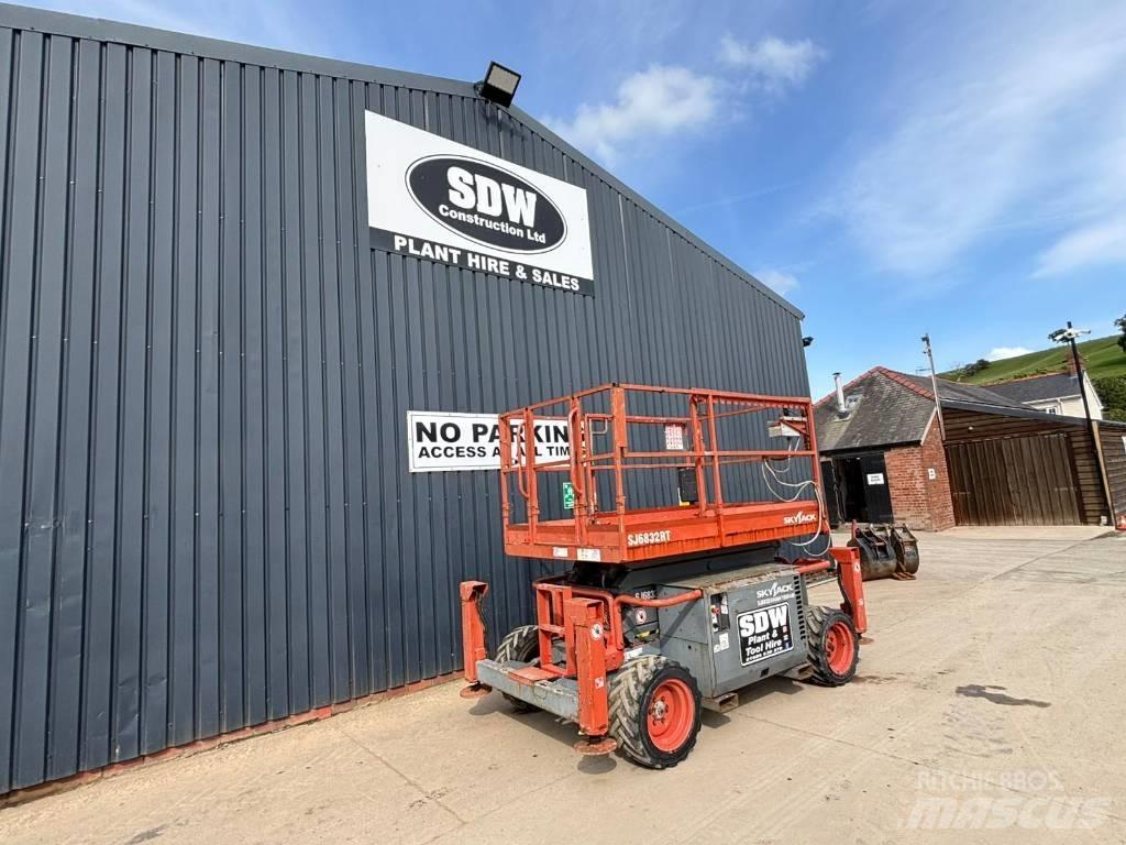SkyJack SJ 6832 RT Elevadores de tesoura