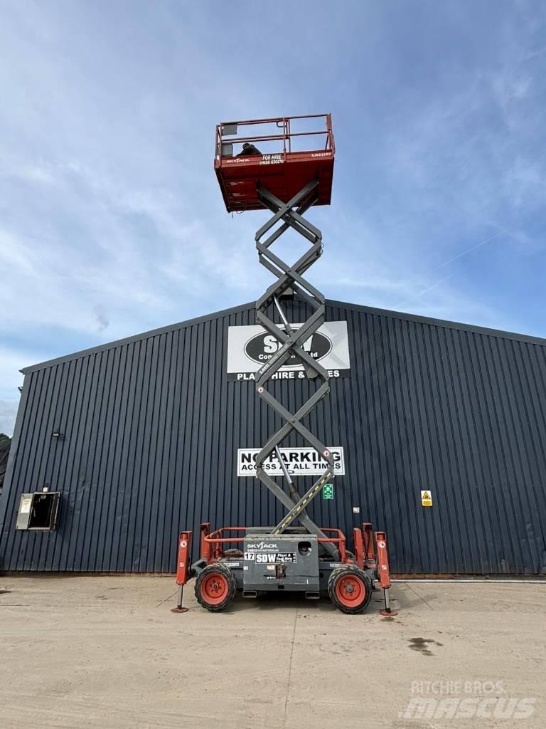 SkyJack SJ 6832 RT Elevadores de tesoura