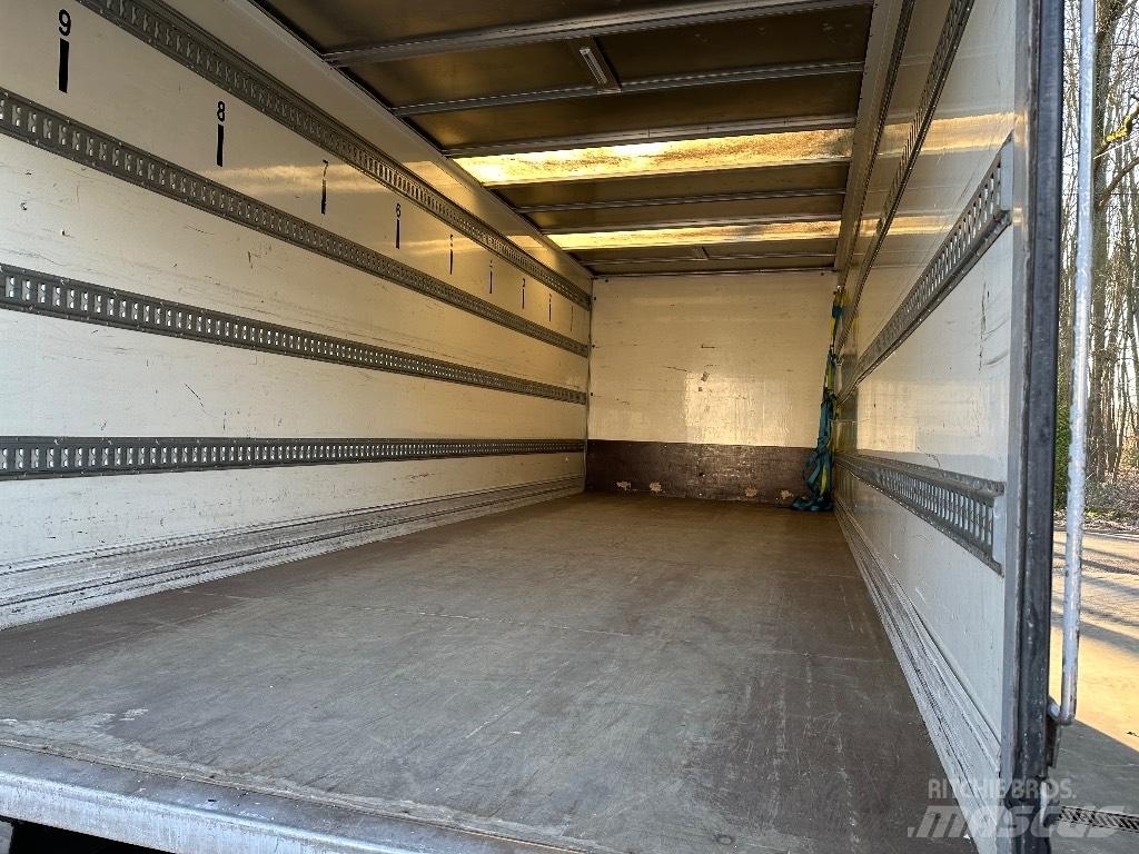 DAF LF 12.220 Camiões de caixa fechada