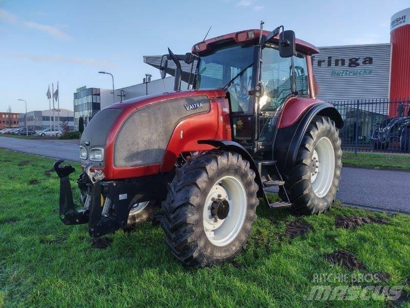 Valtra M 130 Tratores Agrícolas usados