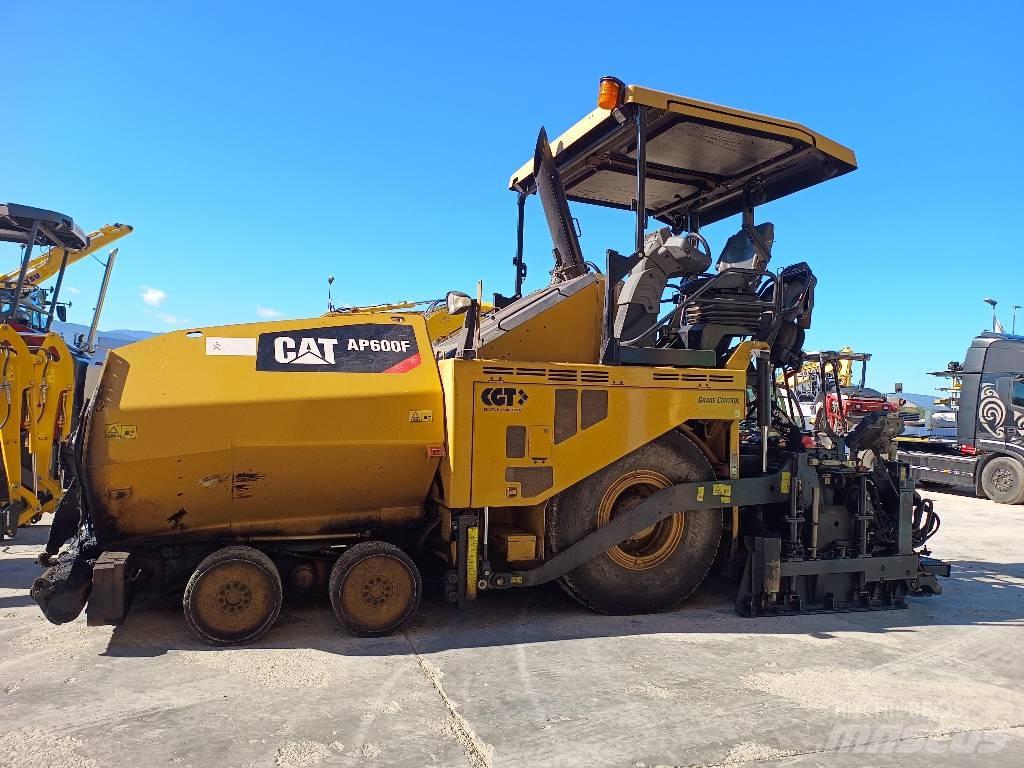 CAT AP 600F Pavimentadoras de asfalto