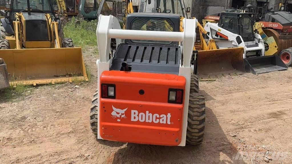 Bobcat S 300 Carregadoras de direcção deslizante