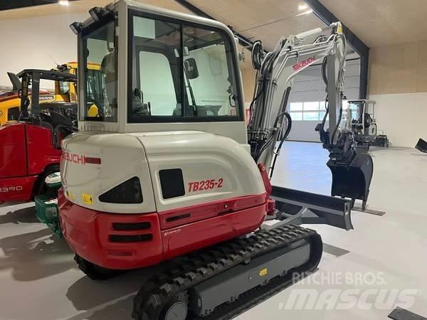 Takeuchi TB 235 Mini Escavadoras <7t