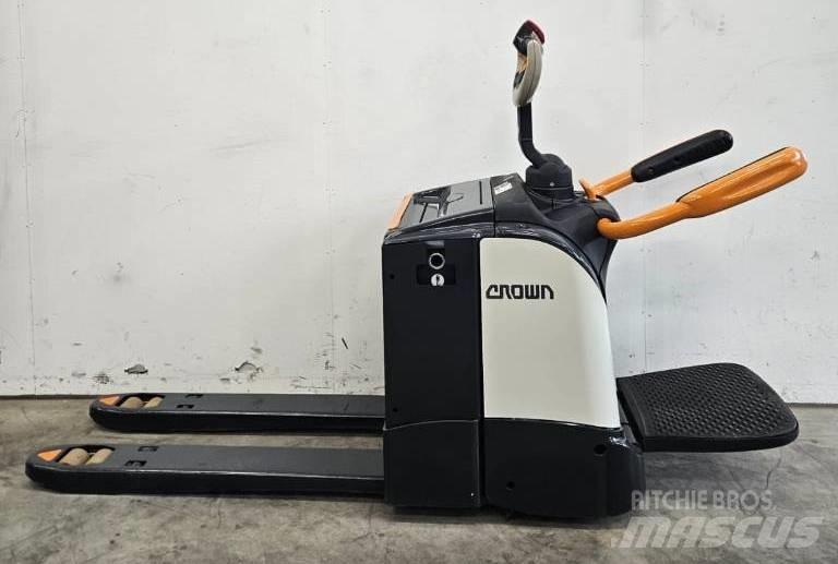 Crown WT 3040 E Porta-paletes com plataforma