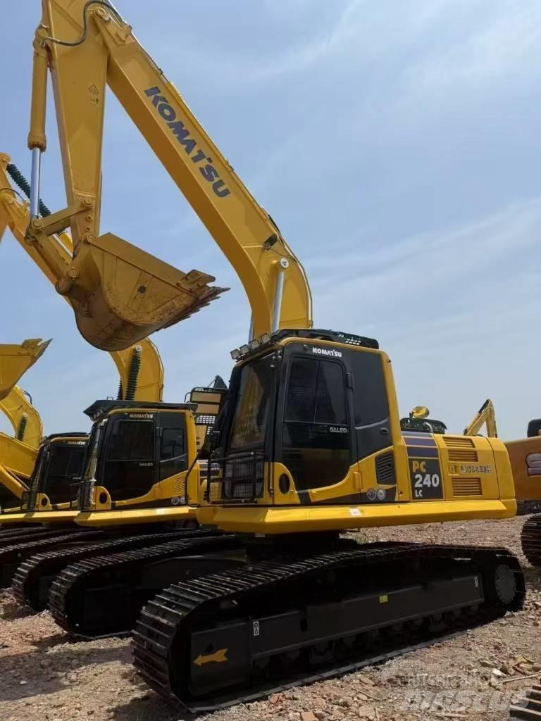 Komatsu 240LC-8 Escavadoras de rastos