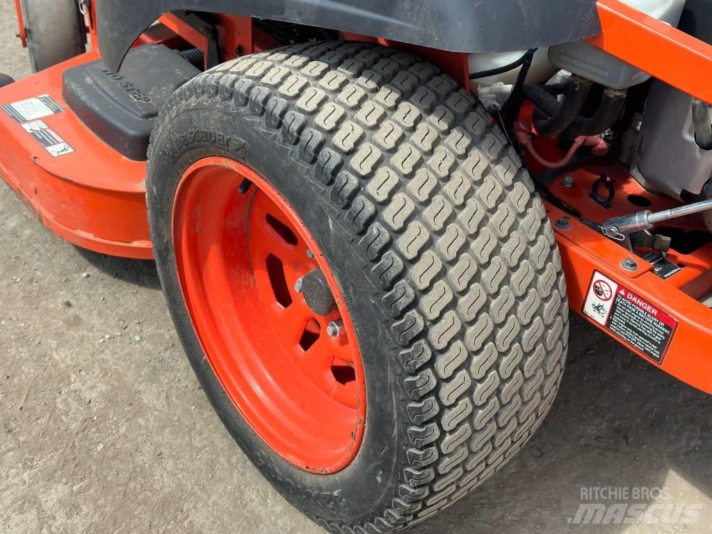 Kubota Z121S Corta-Relvas Zero turn