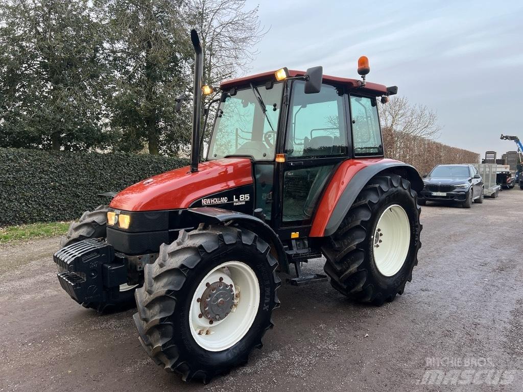 New Holland L 85 DT Tratores Agrícolas usados