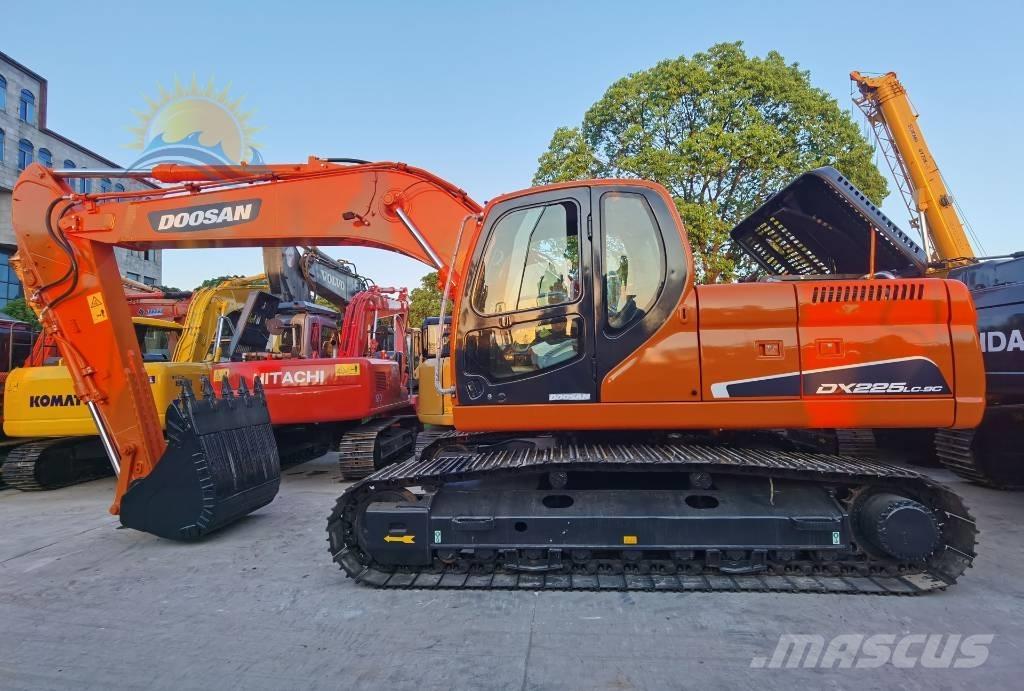 Doosan DX 225 LC Escavadoras de rastos
