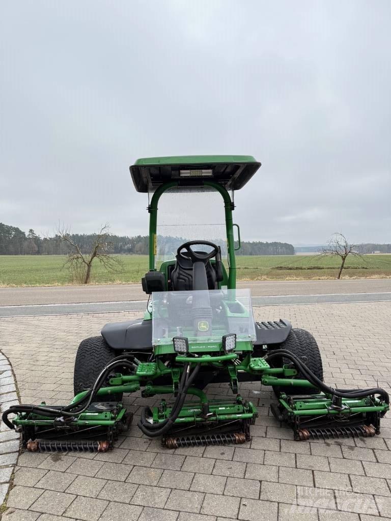 John Deere 8700 A Corta-Relvas Fairway