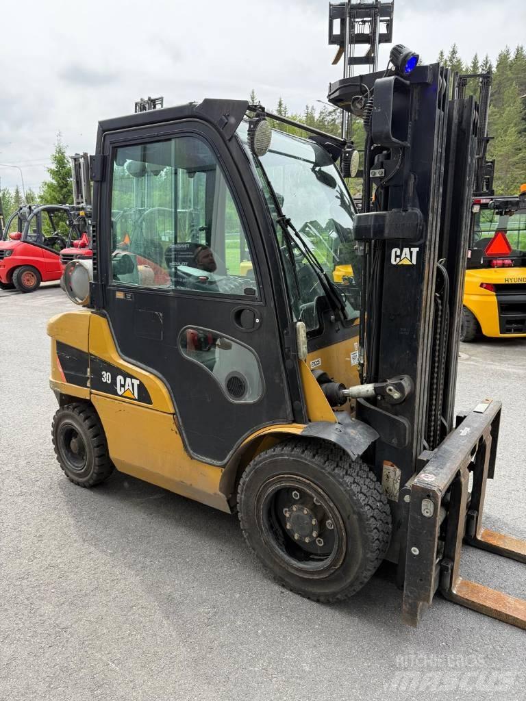 CAT GP 30 N Empilhadores a gás