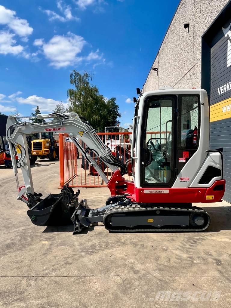 Takeuchi TB 225 Mini Escavadoras <7t