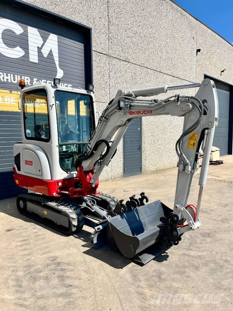 Takeuchi TB 225 Mini Escavadoras <7t