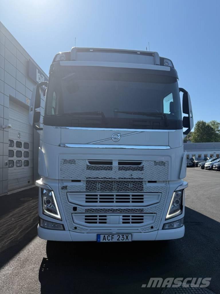 Volvo FH 540 6x2 Camiões de caixa fechada