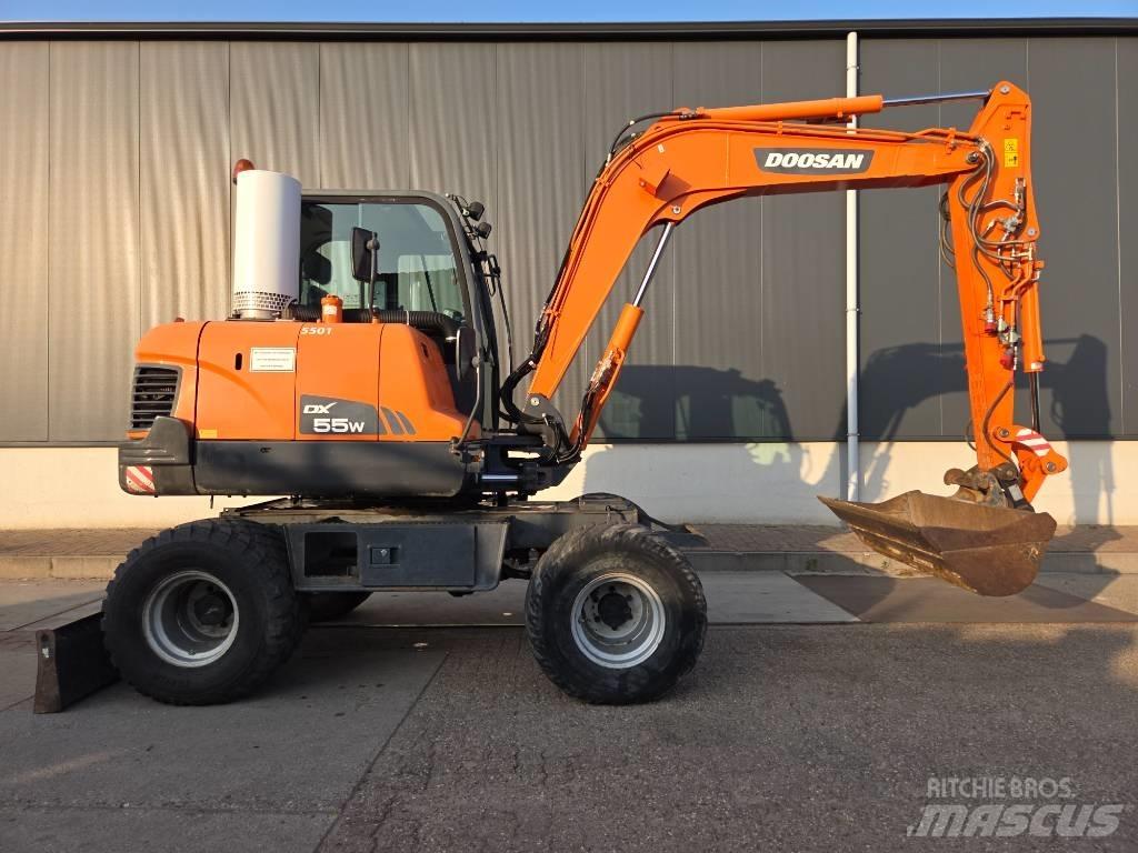 Doosan DX 55 W Escavadoras de rodas