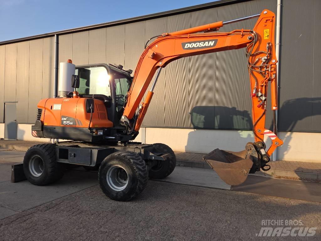 Doosan DX 55 W Escavadoras de rodas
