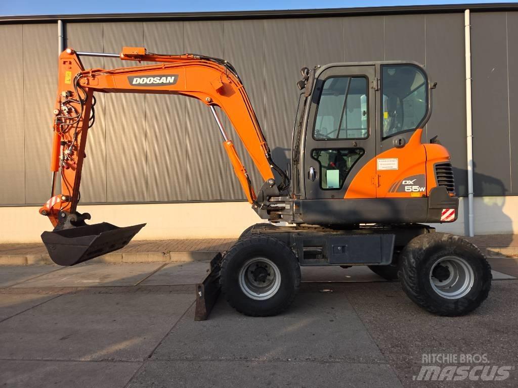 Doosan DX 55 W Escavadoras de rodas