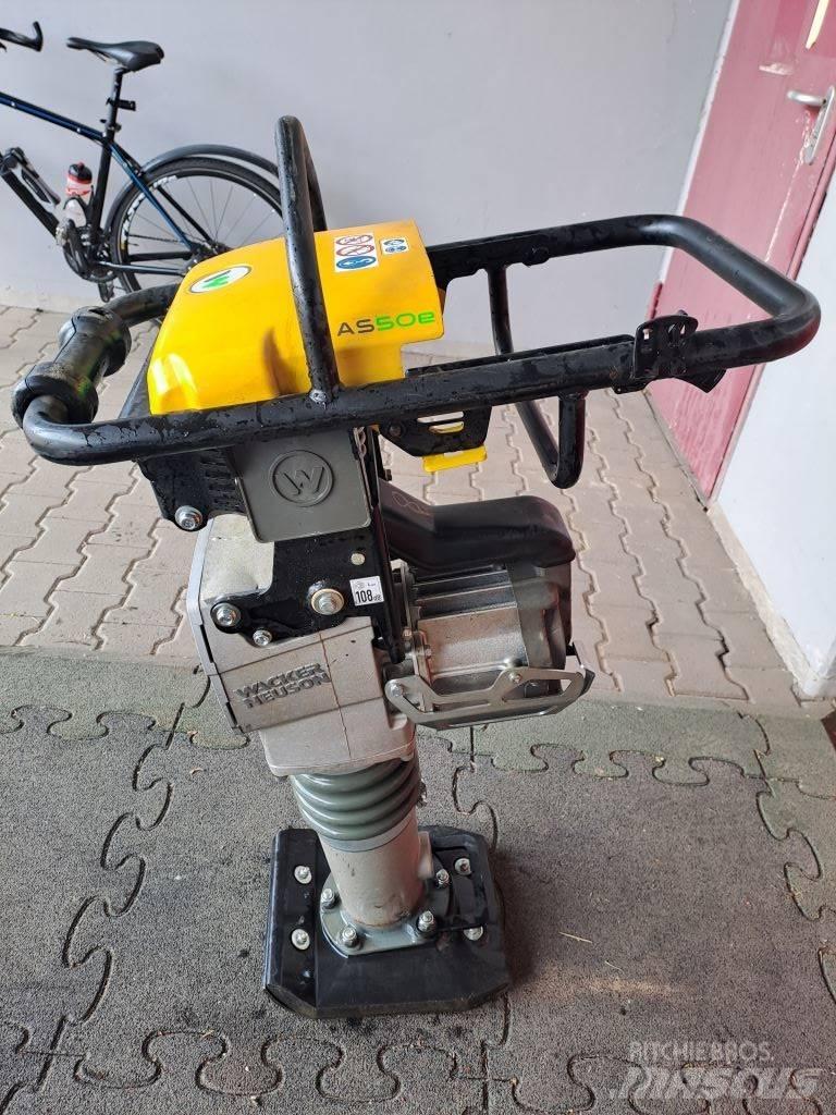 Wacker Neuson AS50e Saltitões