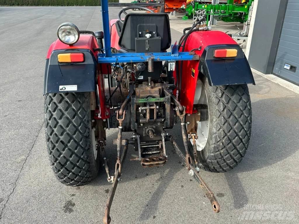 YTO 400 2-wd Tratores Agrícolas usados
