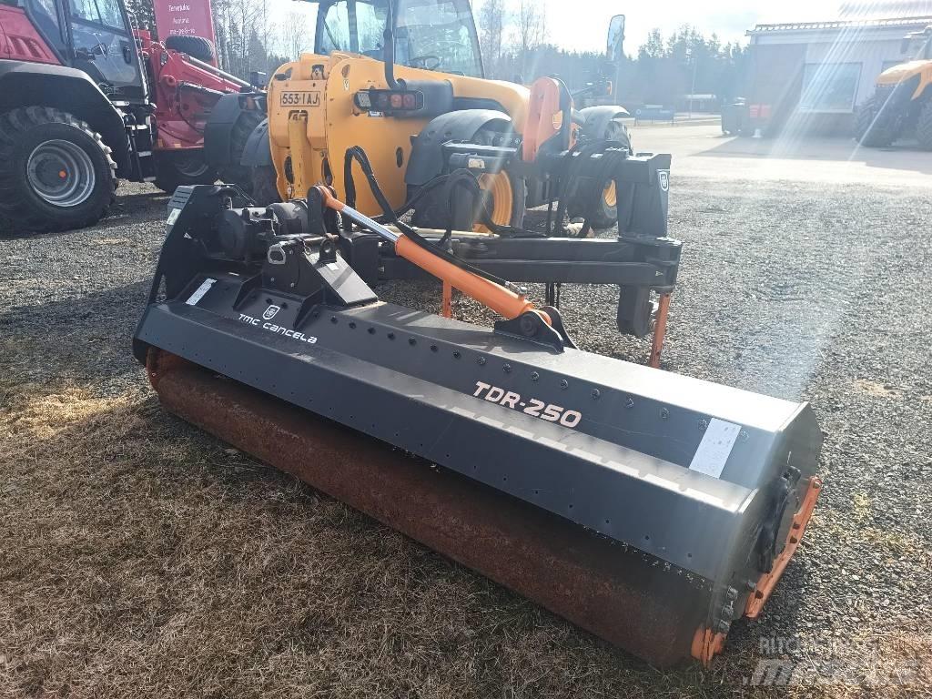 TMC TDR 250 Gadanheiras e cortadores de folhas para pastos