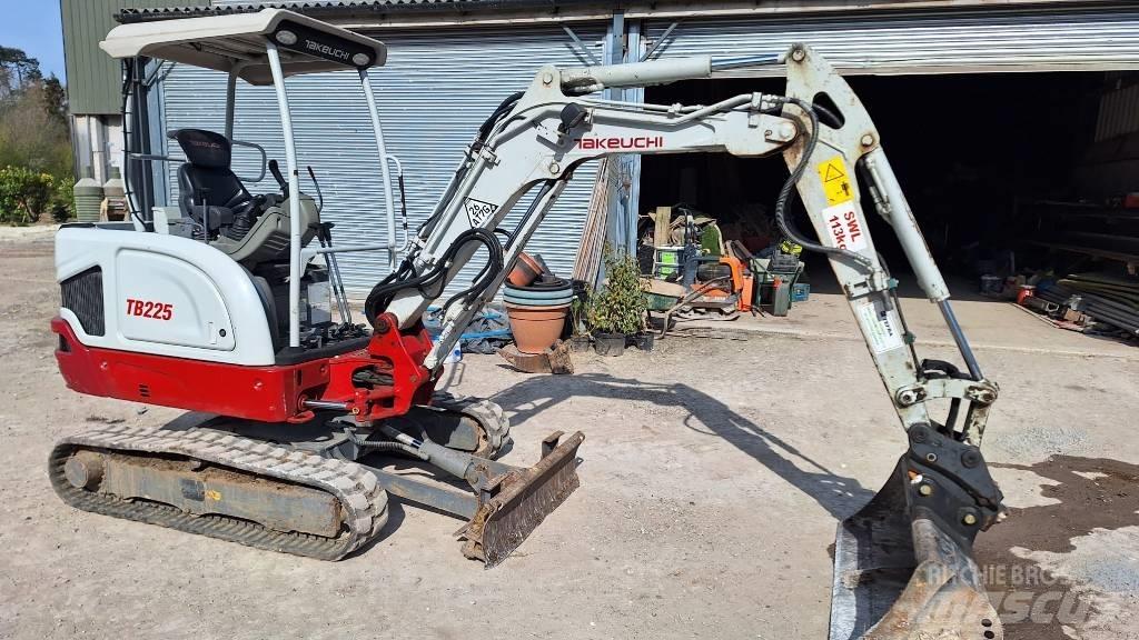 Takeuchi TB 225 Mini Escavadoras <7t